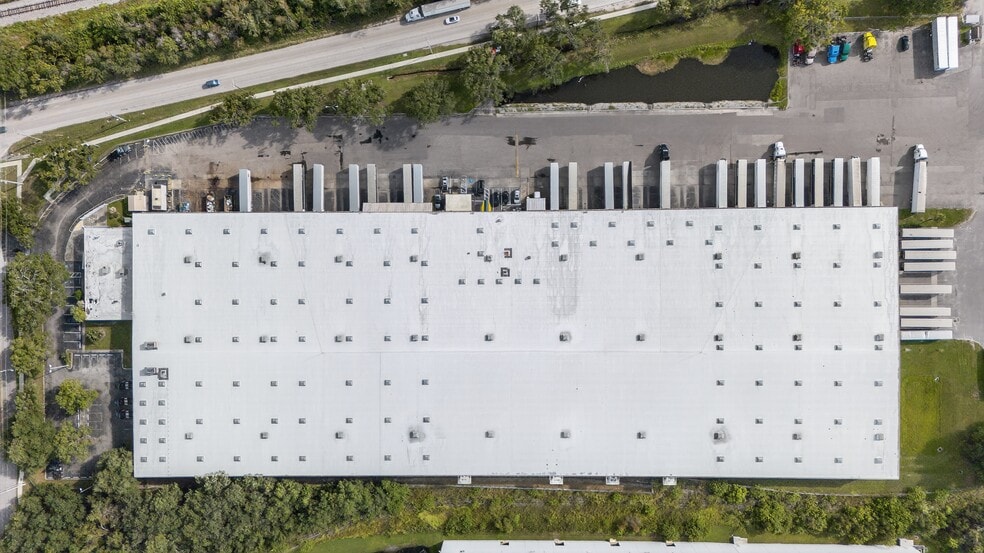 More Photos Of 3102 Queen Palm Dr, Tampa Warehouse For Lease