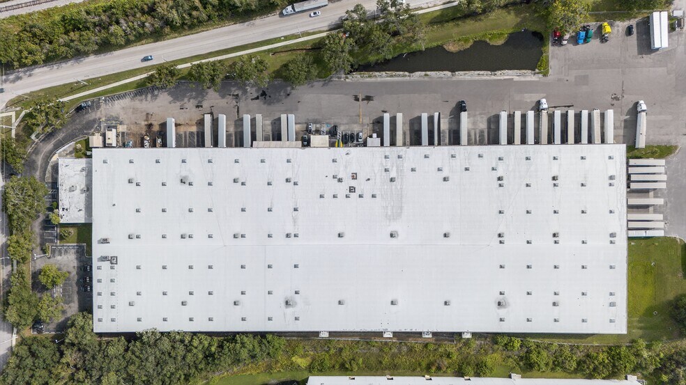 More Photos Of 3102 Queen Palm Dr, Tampa Warehouse For Lease