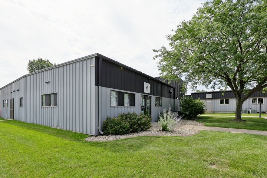 More Photos Of 1001 Arboretum Dr, Waunakee Flex For Lease