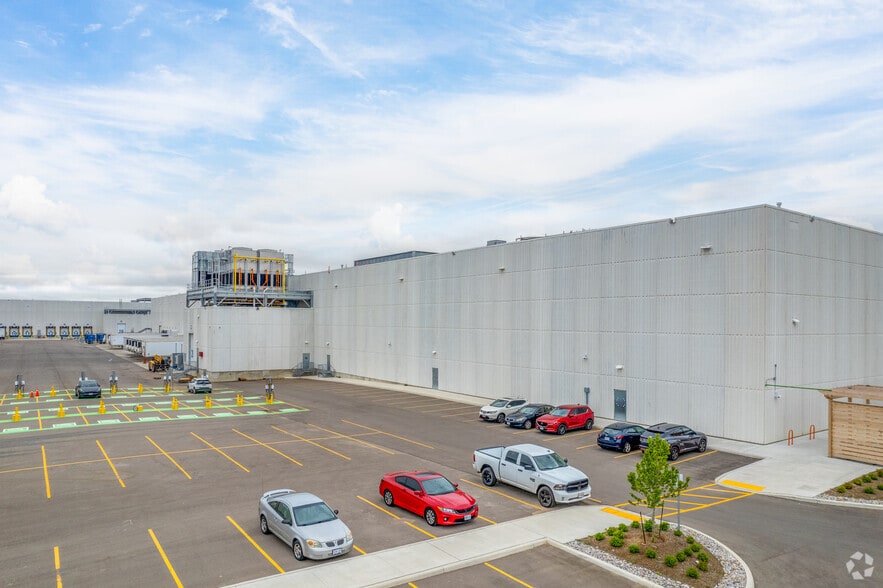 More Photos Of 6885 Langstaff Rd, Vaughan Warehouse For Lease