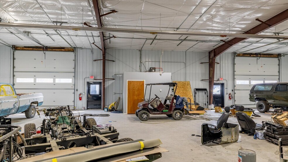 More Photos Of 528 Blackburn St, Cody Auto Repair For Sale