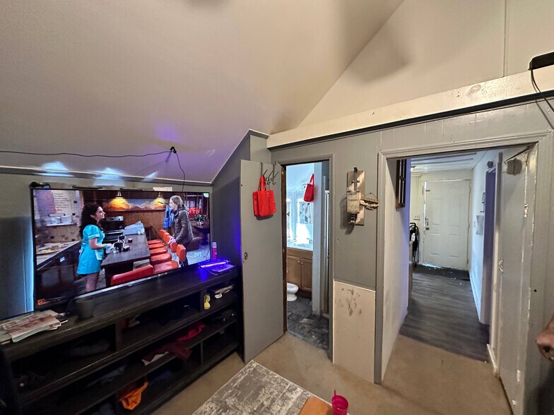 More Photos Of 1831 N C St, Elwood Apartments For Sale