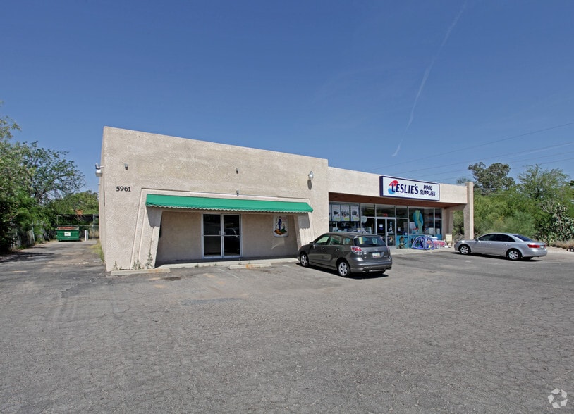 More Photos Of 5961-5971 N Oracle Rd, Tucson Freestanding For Lease