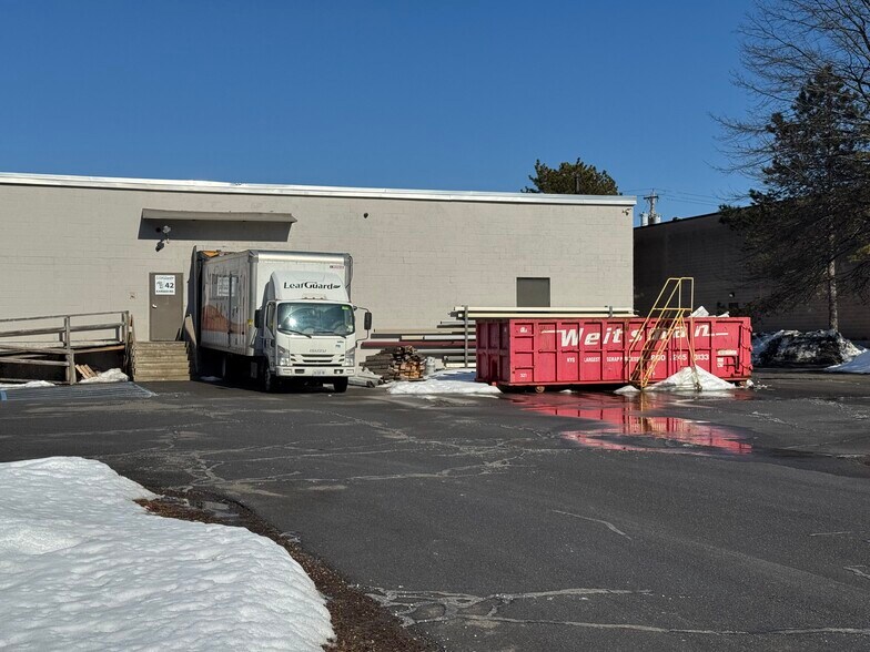 More Photos Of 42 Karner Rd, Albany Flex For Lease