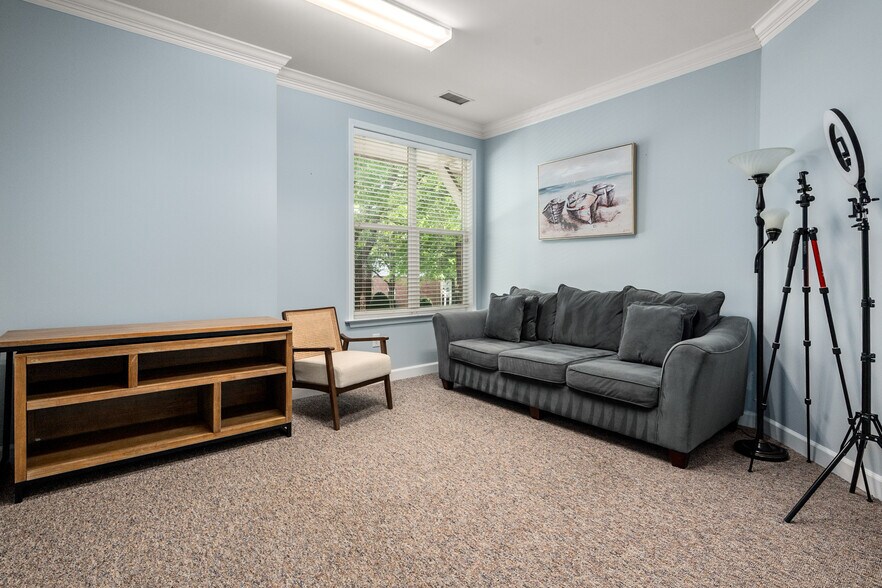 More Photos Of 705-711 Peninsula Dr, Davidson Office For Sale