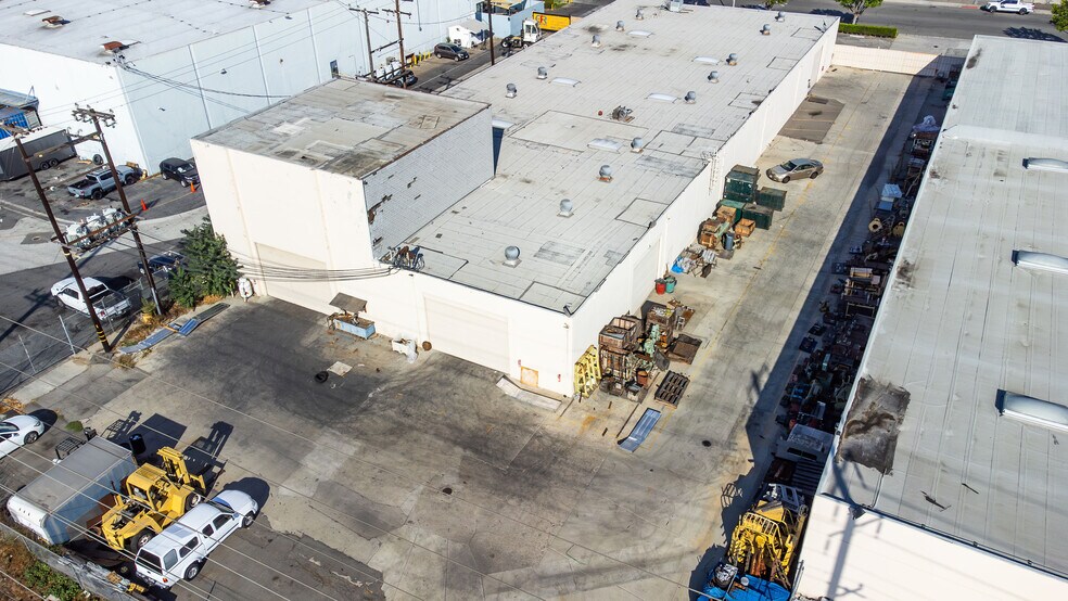 More Photos Of 15535 Texaco Ave, Paramount Warehouse For Sale