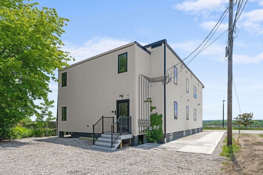 More Photos Of 1295 W Holmden Ave, Cleveland Apartments For Sale