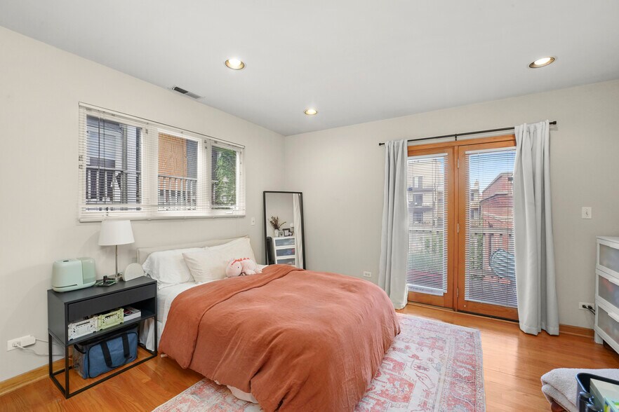 More Photos Of 3135 N Clifton Ave, Chicago Apartments For Sale