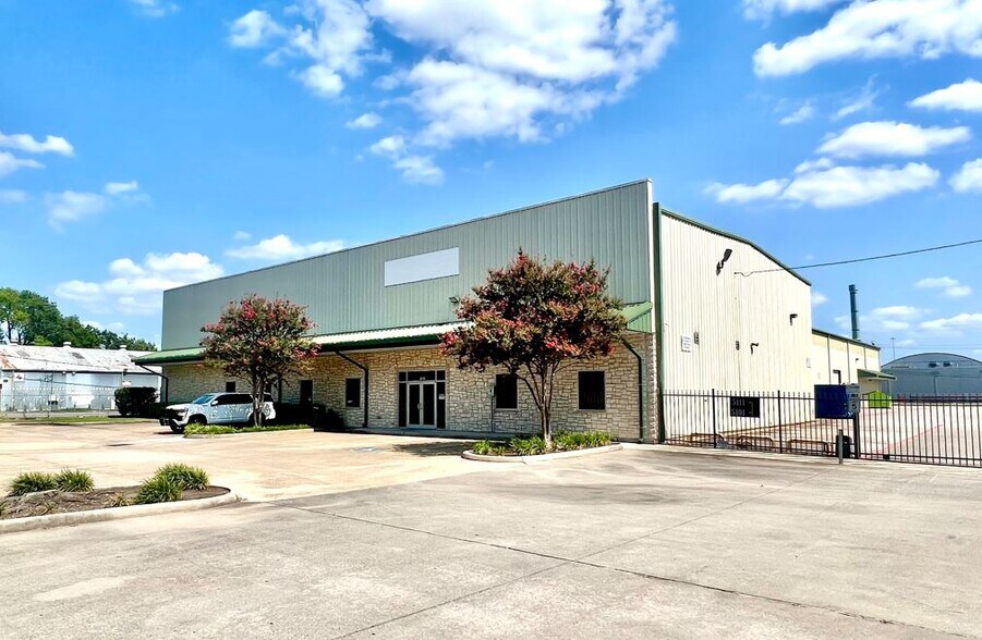More Photos Of 5101-5111 Milwee St, Houston Warehouse For Lease