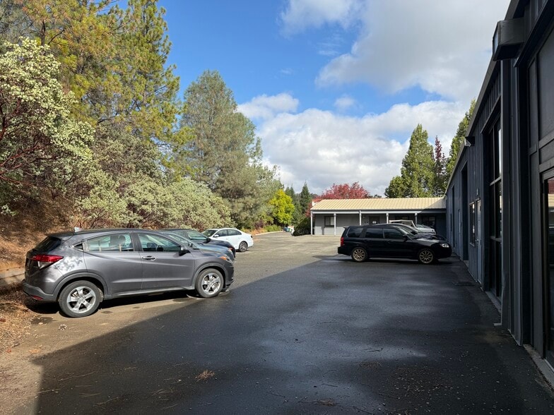 More Photos Of 6048 Enterprise Dr, Diamond Springs Flex For Sale