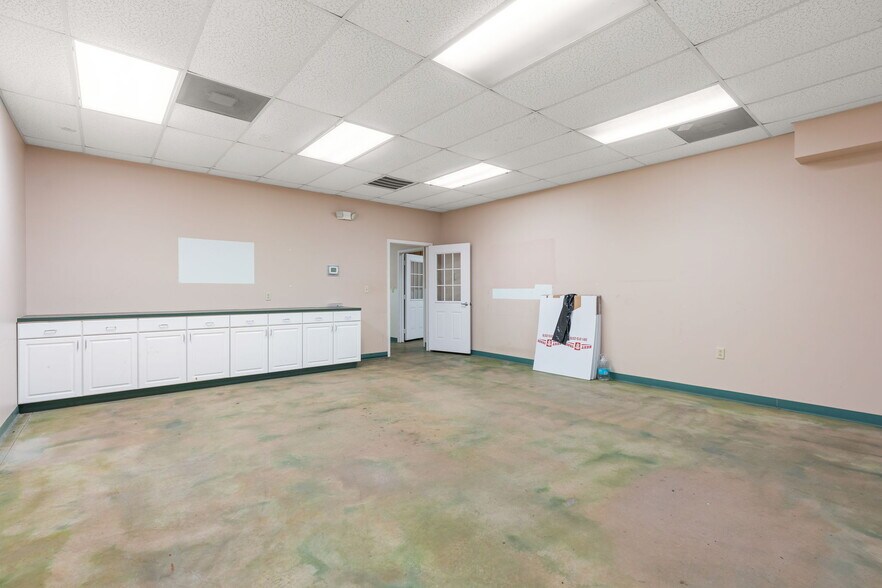 More Photos Of 2200 Sciaaca Rd, Spring Office For Sale