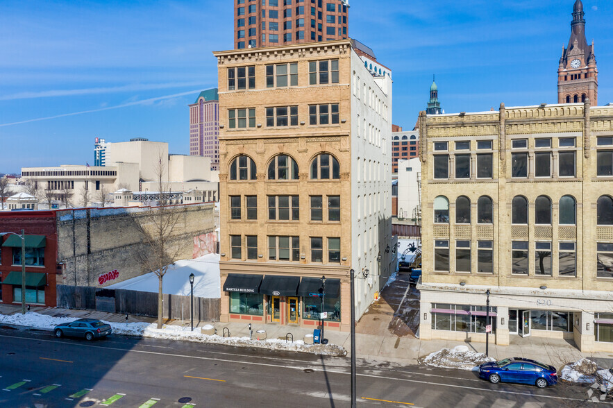 Primary Photo Of 826 N Plankinton Ave, Milwaukee Office For Lease