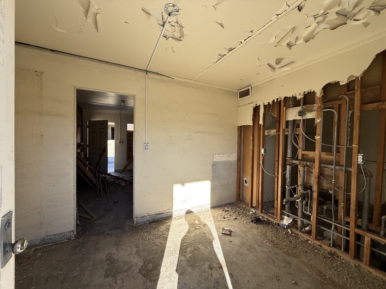 More Photos Of 83298-83420 Argus Ave, Trona Apartments For Sale