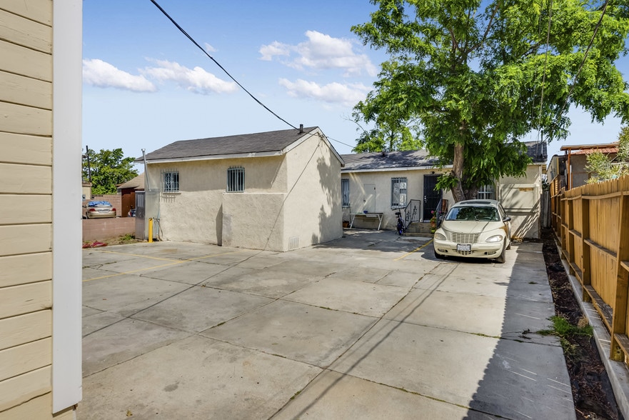 More Photos Of 252 W 11th, San Pedro Apartments For Sale