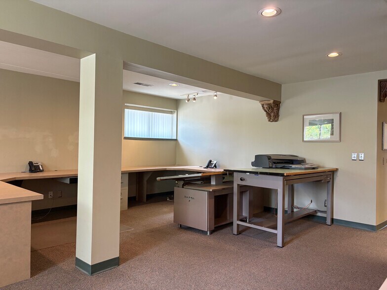 More Photos Of 1822 Ford Ave, Wyandotte Office For Sale