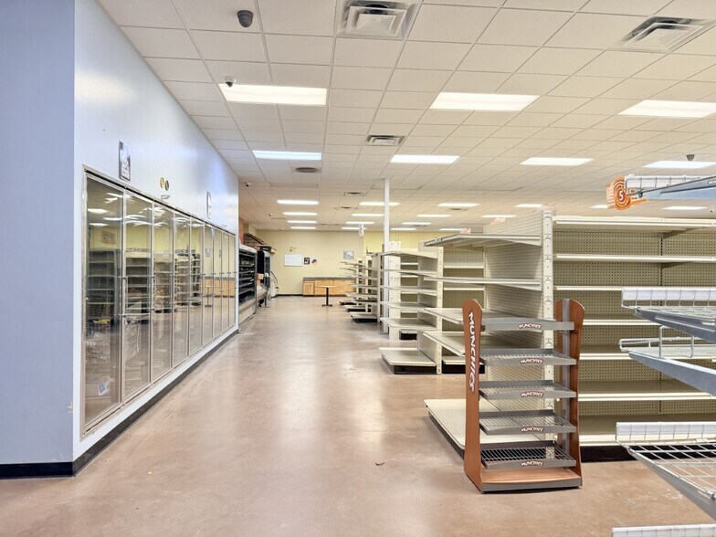 More Photos Of 302 S Broadway St, Jamesport General Retail For Sale