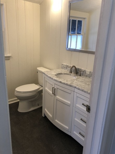 More Photos Of 11659 Riverside Dr, North Hollywood Storefront For Sale