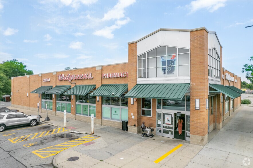 Primary Photo Of 650 W 63rd St, Chicago Drugstore For Lease