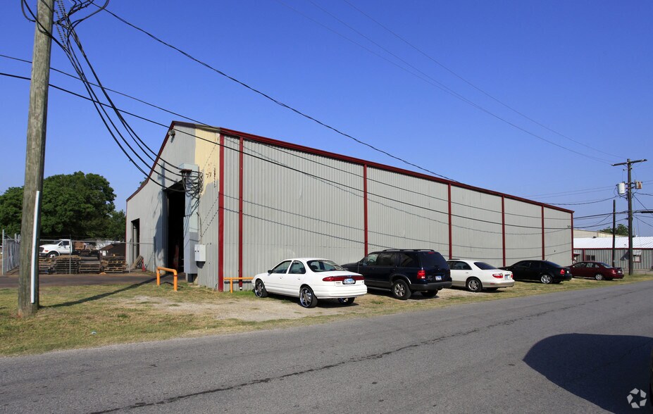 More Photos Of 902 State St, South Houston Warehouse For Sale