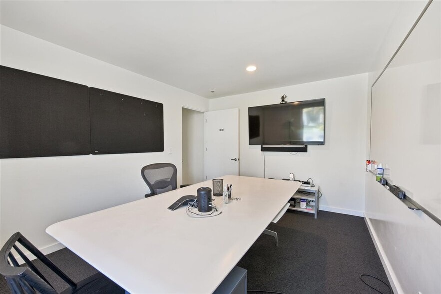 More Photos Of 1319 Abbot Kinney Blvd, Venice Loft Creative Space For Lease