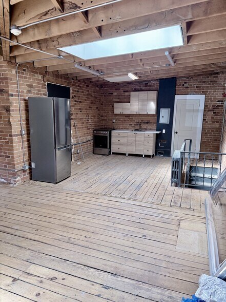 More Photos Of 531 Yonge St, Toronto Storefront Retail Residential For Lease