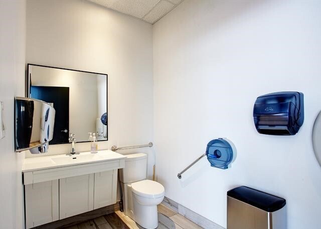 More Photos Of 15700 Boul Gouin O, Montréal Office For Sale