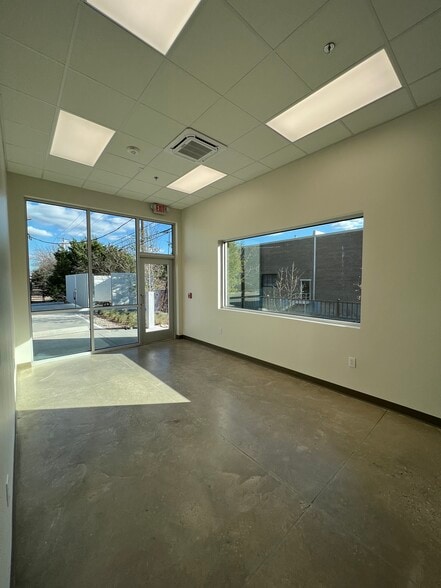 More Photos Of 4480 Alpha Rd, Dallas Flex For Lease