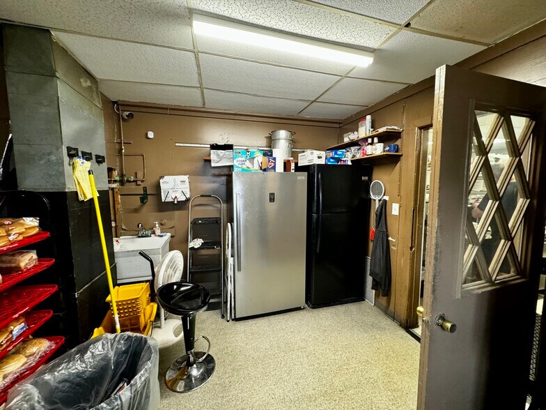 More Photos Of 134 E Market St, Colchester Restaurant For Sale