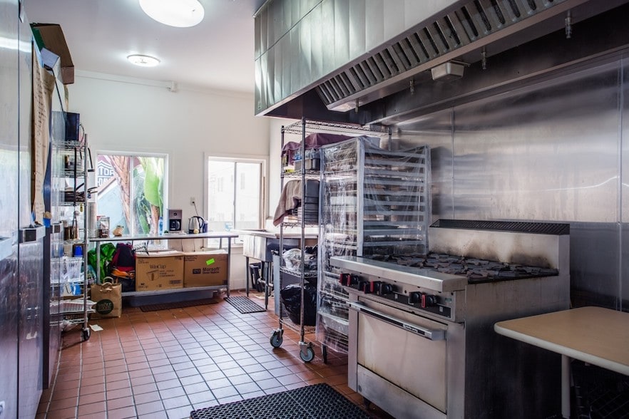 More Photos Of 305 Rose Ave, Venice Religious Facility For Sale