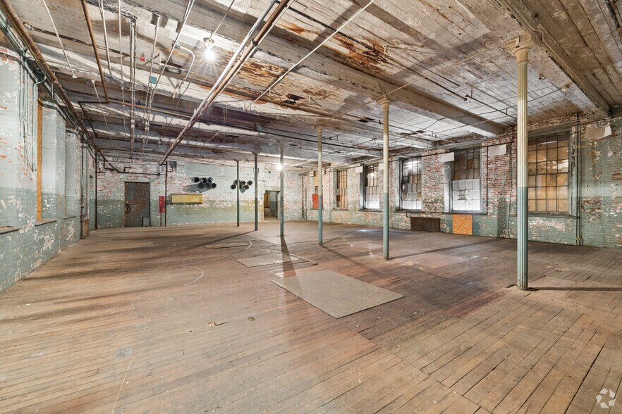 More Photos Of 17 Mill Pl, New York Mills Unknown For Sale