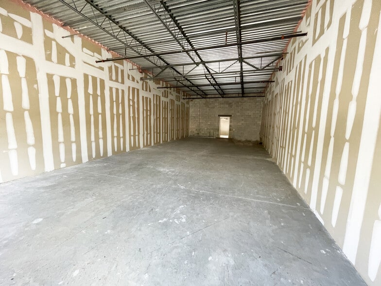 More Photos Of 2219 County Road 220, Middleburg General Retail For Sale