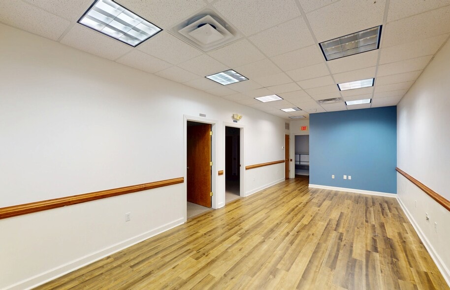 More Photos Of 192 Summerfield Ct, Troutville Office For Sale