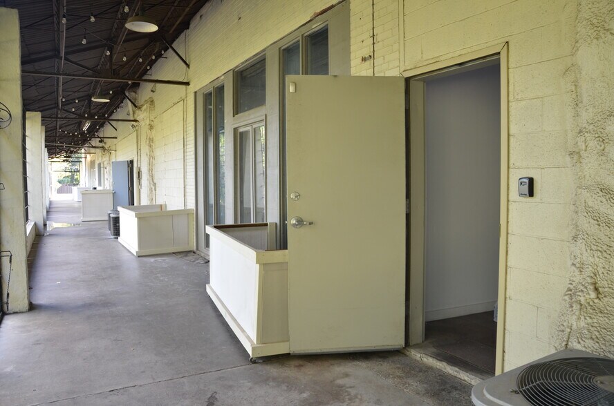 More Photos Of 996 Huff Rd NW, Atlanta Warehouse For Lease