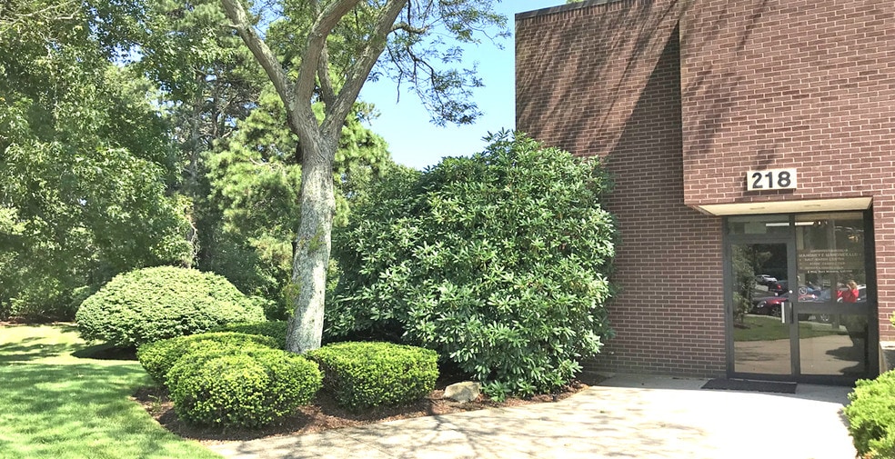 More Photos Of 218 W Main St, Hyannis Medical For Sale