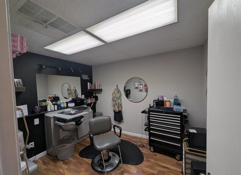 More Photos Of 533 W Main St, Princeville General Retail For Sale