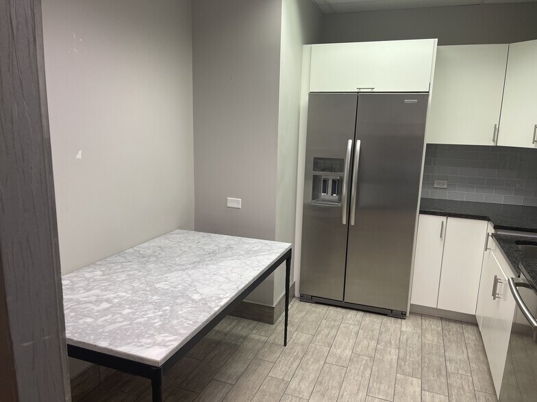 More Photos Of 1288 Rickert Dr, Naperville Medical For Lease