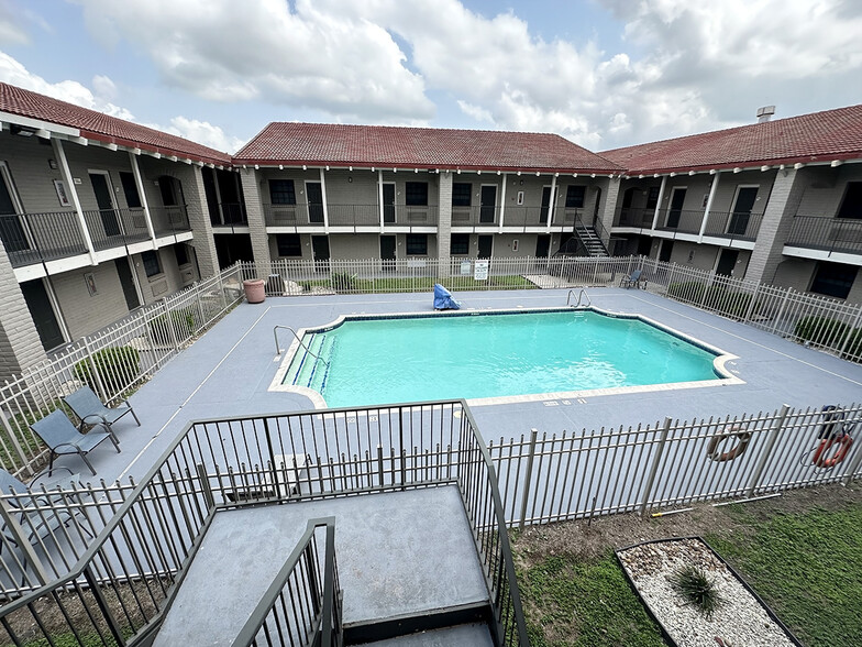 More Photos Of 7603 N Navarro St, Victoria Hotel For Sale