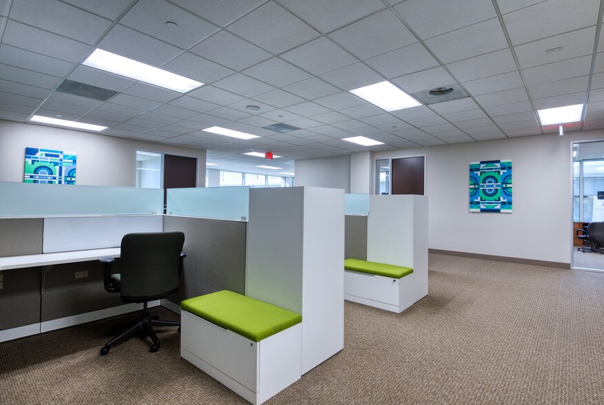 More Photos Of 2200 S Service Rd, Dallas Unknown For Lease