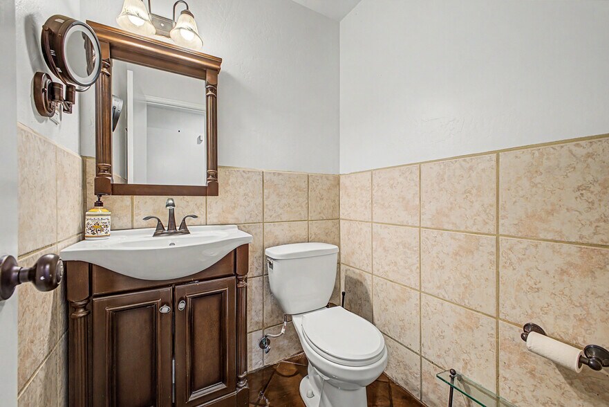 More Photos Of 7506 E Monterey Way, Scottsdale Office For Sale
