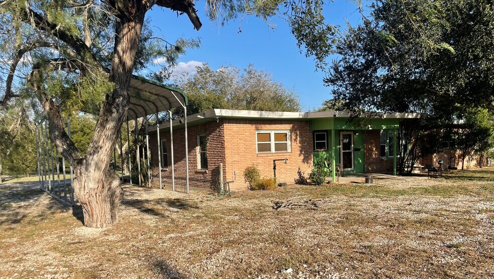 More Photos Of 1000 N 5th St, Kenedy Land For Sale