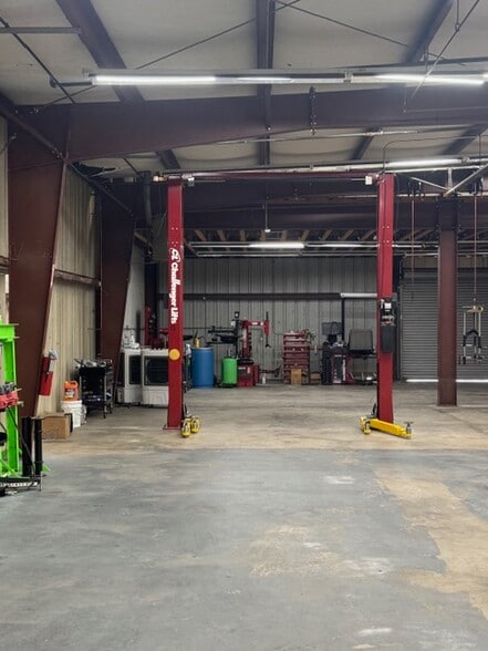 More Photos Of 4608 Rudnick Ct, Bakersfield Auto Dealership For Lease