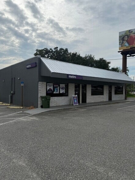 Primary Photo Of 2113-2115 Citrus Blvd, Leesburg Storefront Retail Office For Lease