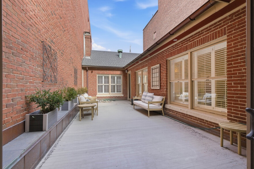 More Photos Of 121-123 E King St, Lancaster Office Residential For Sale