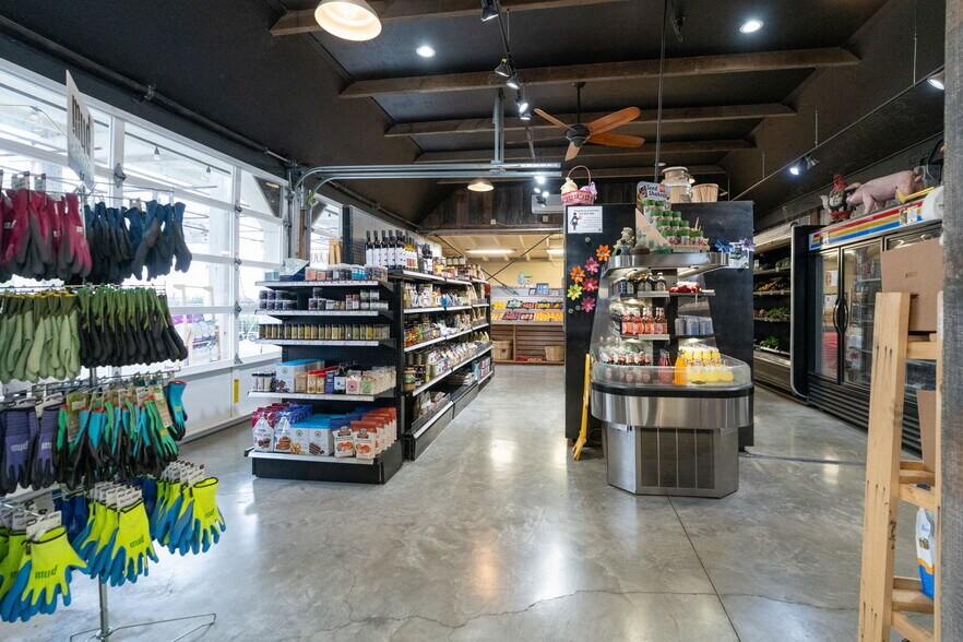 More Photos Of 1355 N Barlow St, Cornelius Winery Vineyard For Sale