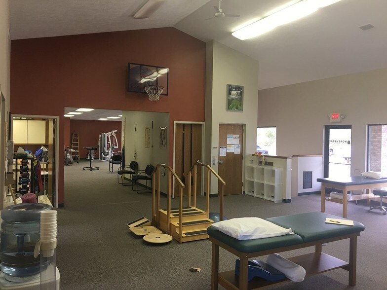 More Photos Of 17615 W Moore St, Grant Office For Lease
