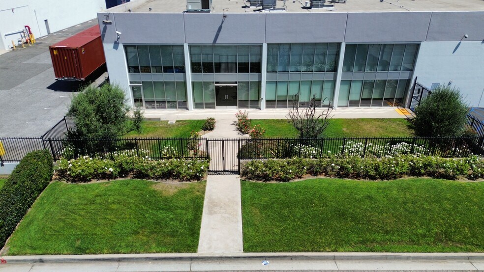 More Photos Of 575 W Manville St, Compton Warehouse For Lease