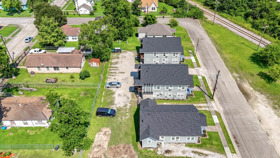 More Photos Of 214 W Republic St, Baytown Apartments For Sale
