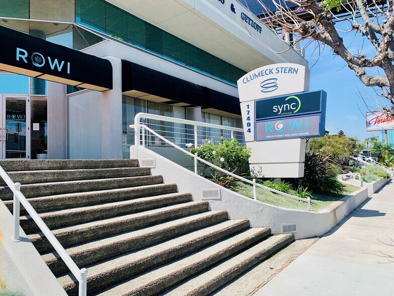 More Photos Of 17404 Ventura Blvd, Encino Office For Lease