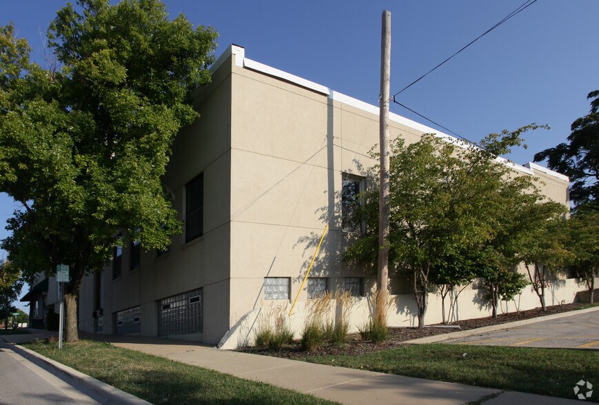More Photos Of 205 N Lake St, Aurora Storefront Retail Residential For Lease