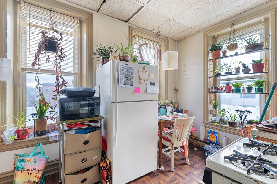 More Photos Of 962 W Hamilton St, Allentown Storefront Retail Residential For Lease